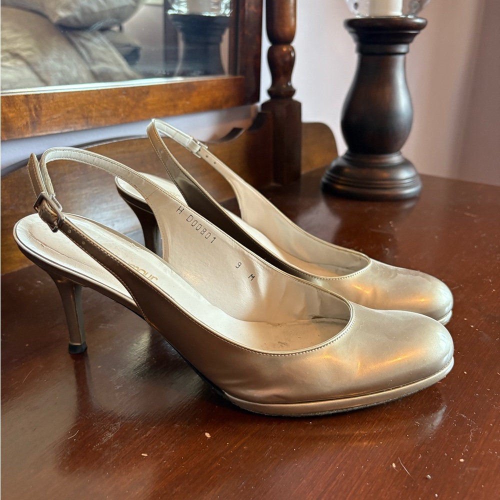 Chic Slingback Heels in Metallic Silver
